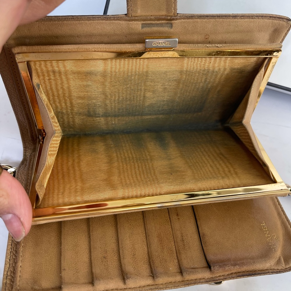 Chanel caviar leather wallet - Picture 8 of 11